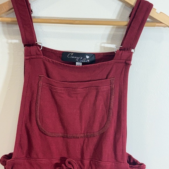 Elegant Burgundy Jumpsuit with Front Pocket - Picture 2 of 6